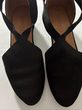 Gentle Souls  Black Cross-Strap Women's Flats , by Kenneth Cole , Leather, Size7